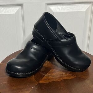 🔥🔥 DANSKO CLOGS - Black Leather - Women Sz 40 - Good Used Condition 🔥🔥